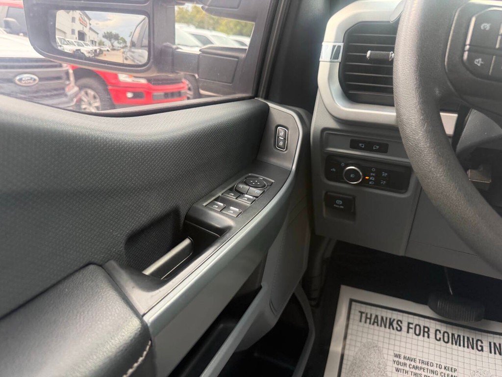 Ford F-150 Vehicle Full-screen Gallery Image 29