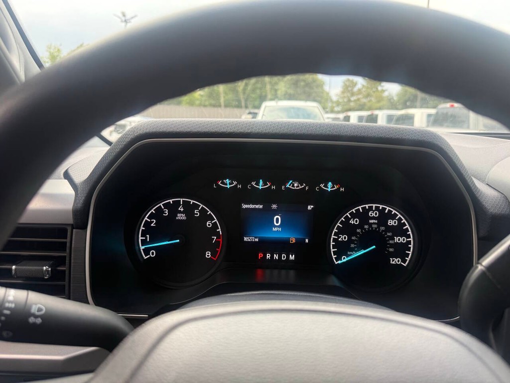 Ford F-150 Vehicle Full-screen Gallery Image 32