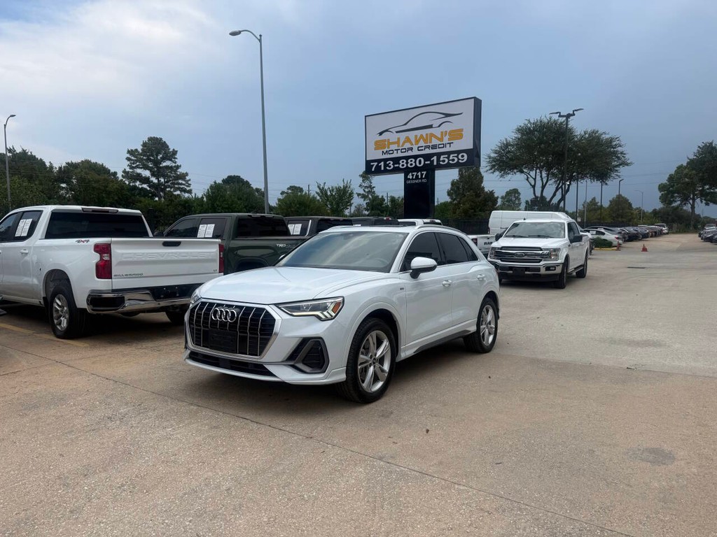 Audi Q3 Vehicle Full-screen Gallery Image 02