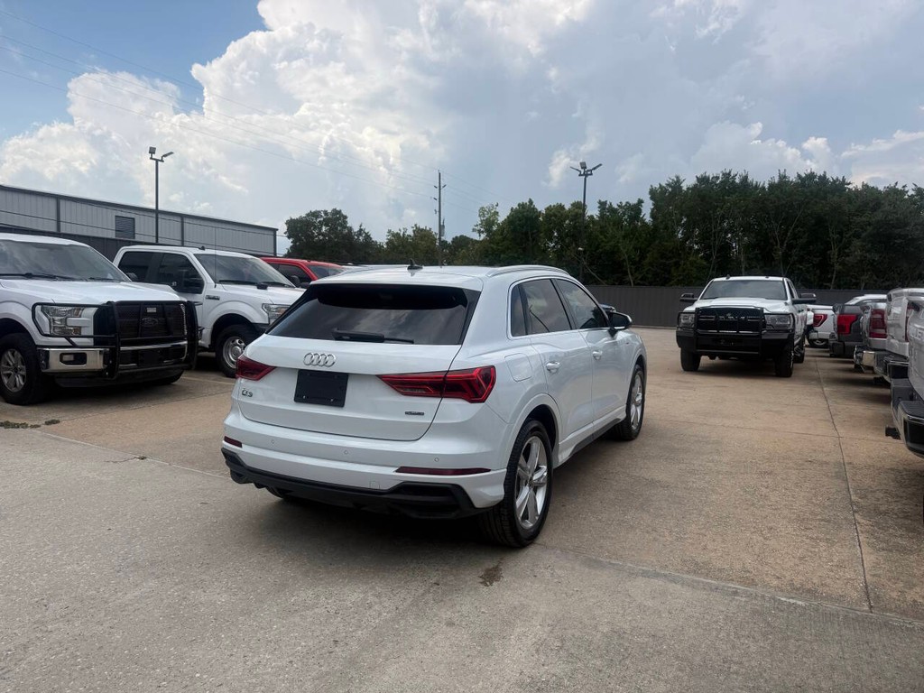 Audi Q3 Vehicle Full-screen Gallery Image 04