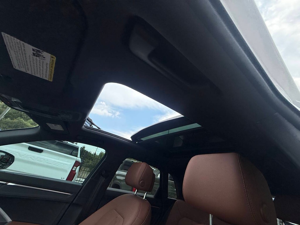 Audi Q3 Vehicle Full-screen Gallery Image 28