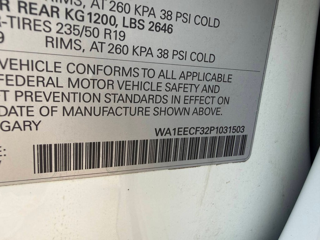 Audi Q3 Vehicle Full-screen Gallery Image 32
