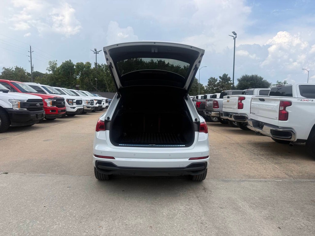 Audi Q3 Vehicle Full-screen Gallery Image 35