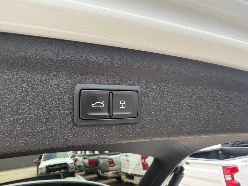Audi Q3 Vehicle Full-screen Gallery Image 36
