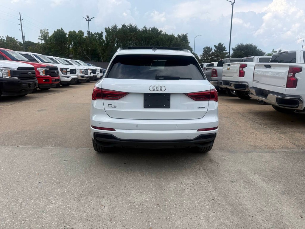 Audi Q3 Vehicle Full-screen Gallery Image 37