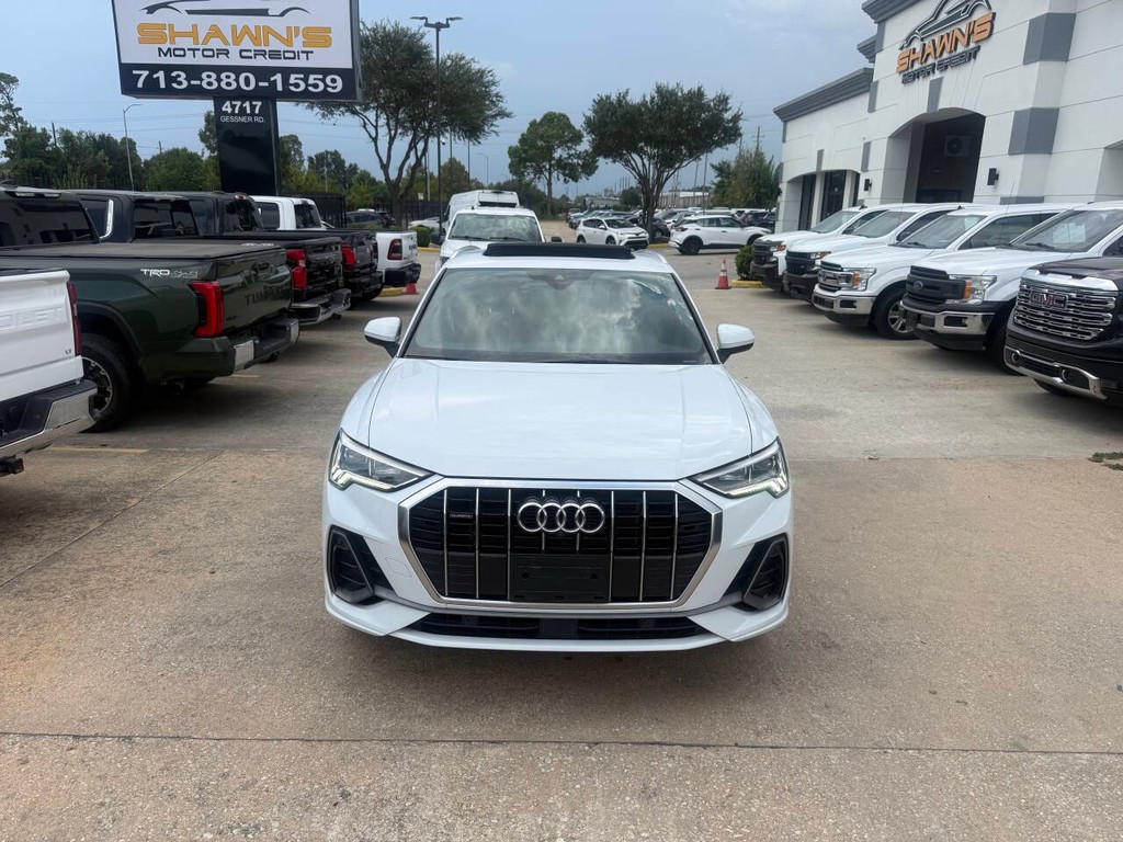 Audi Q3 Vehicle Full-screen Gallery Image 38