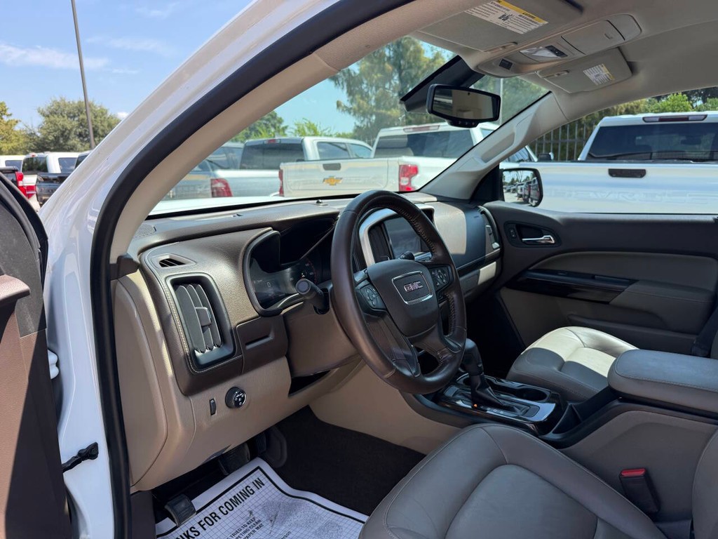 GMC Canyon Vehicle Full-screen Gallery Image 06