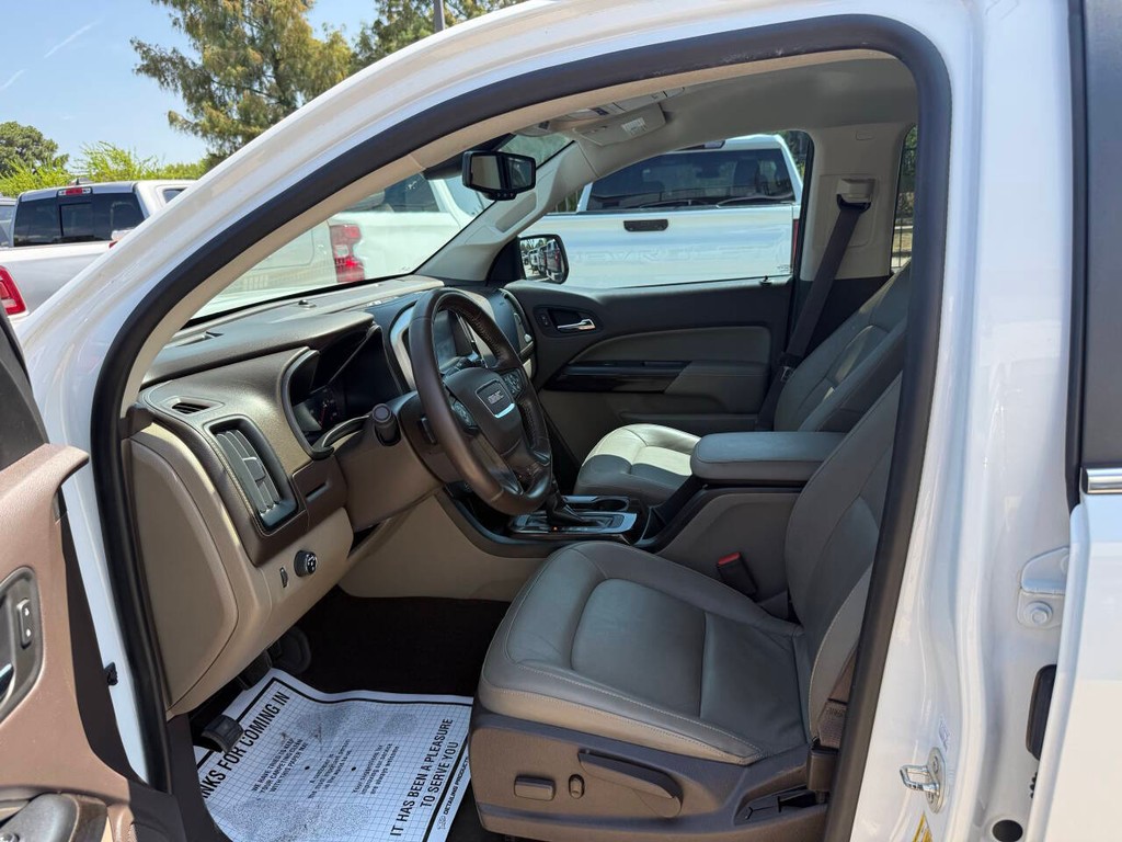 GMC Canyon Vehicle Full-screen Gallery Image 07