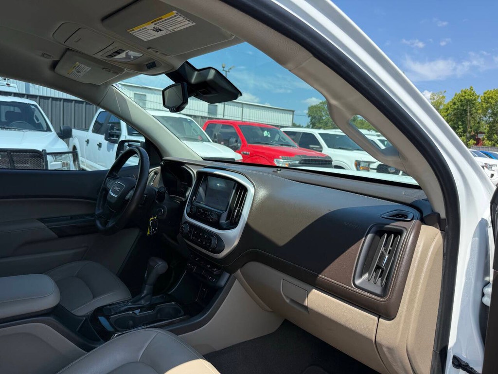 GMC Canyon Vehicle Full-screen Gallery Image 09