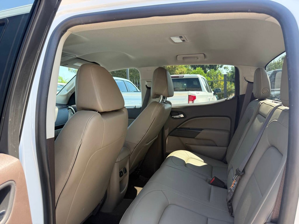 GMC Canyon Vehicle Full-screen Gallery Image 12
