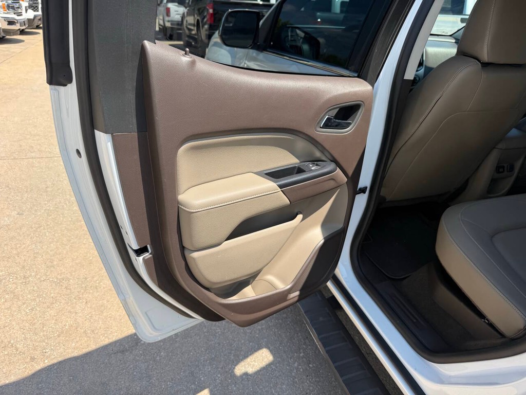 GMC Canyon Vehicle Full-screen Gallery Image 14
