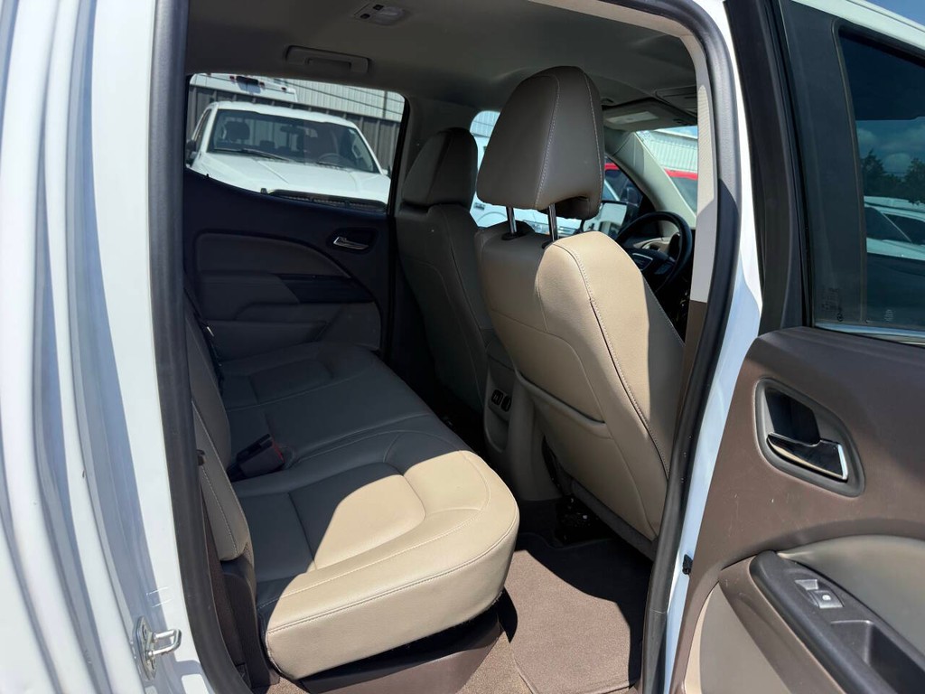GMC Canyon Vehicle Full-screen Gallery Image 15