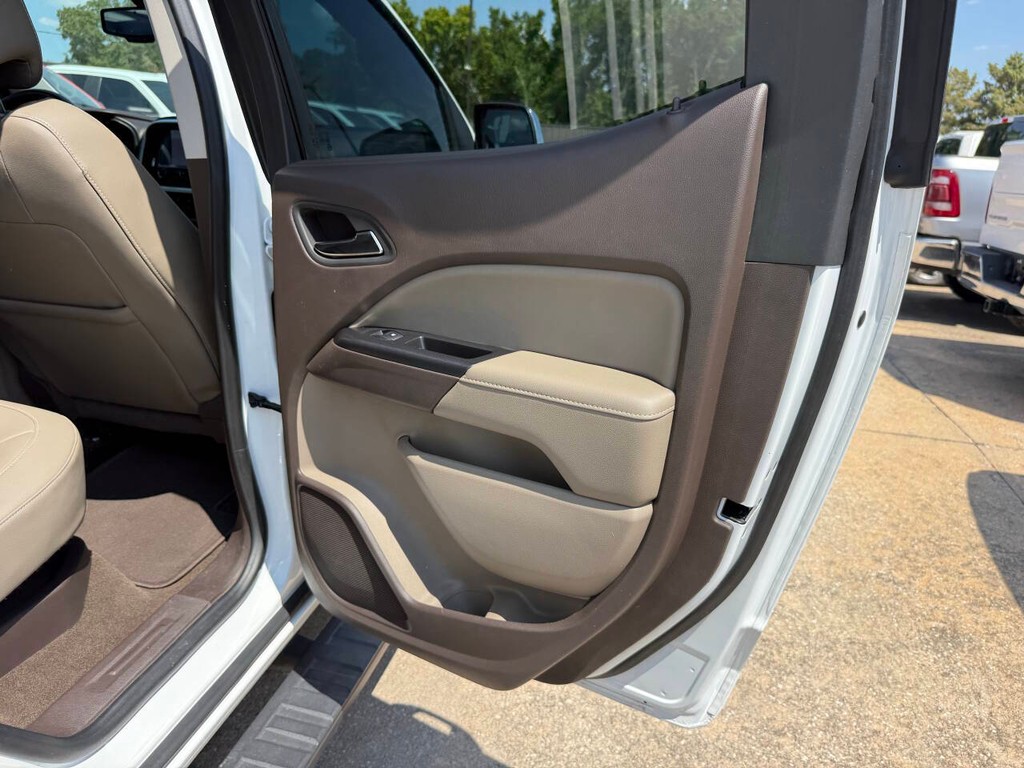 GMC Canyon Vehicle Full-screen Gallery Image 16