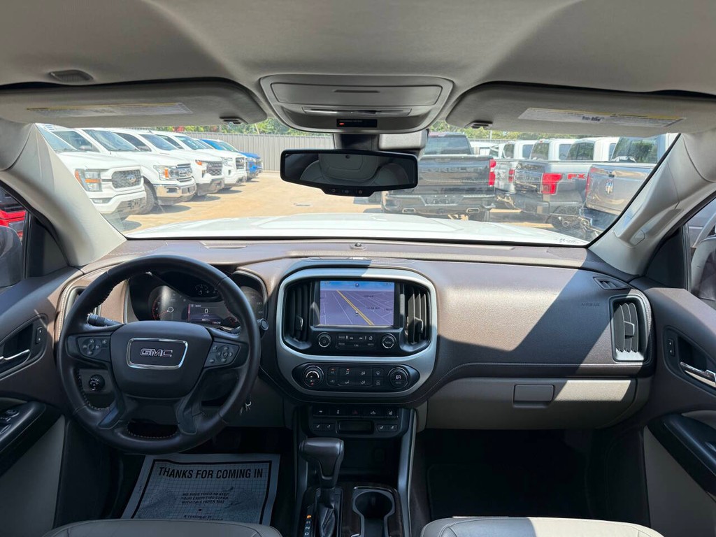 GMC Canyon Vehicle Full-screen Gallery Image 17