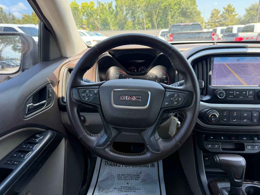 GMC Canyon Vehicle Full-screen Gallery Image 22