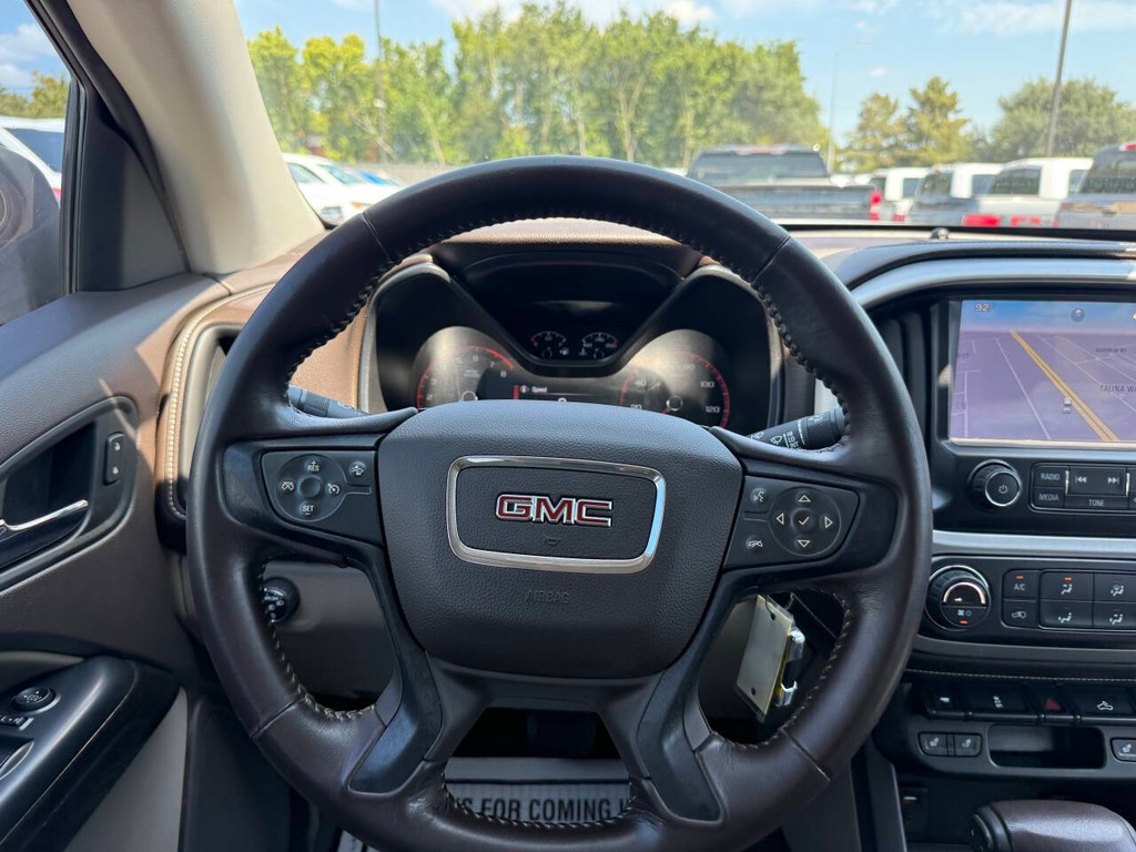 GMC Canyon Vehicle Full-screen Gallery Image 23