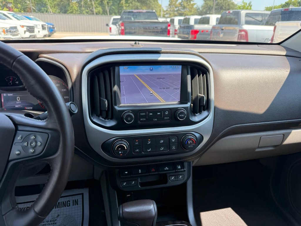 GMC Canyon Vehicle Full-screen Gallery Image 24