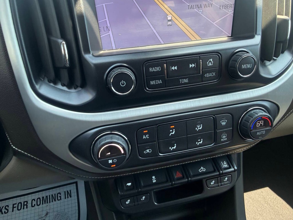 GMC Canyon Vehicle Full-screen Gallery Image 28