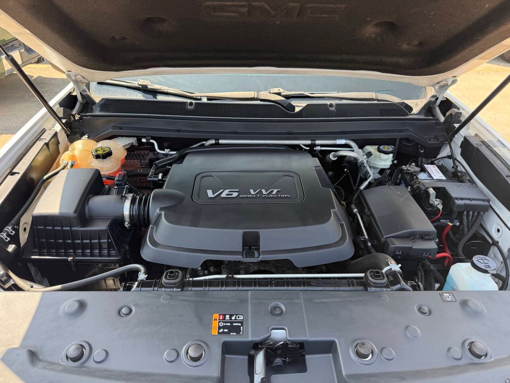 GMC Canyon Vehicle Full-screen Gallery Image 35