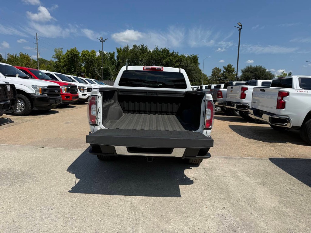GMC Canyon Vehicle Full-screen Gallery Image 37