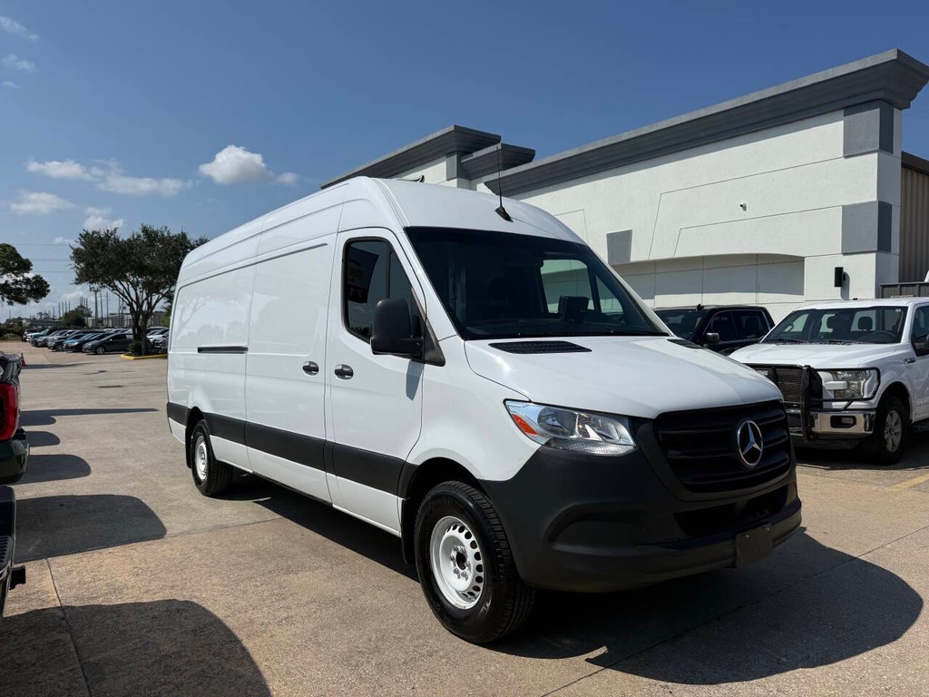 Mercedes-Benz Sprinter Cargo Van Vehicle Full-screen Gallery Image 02