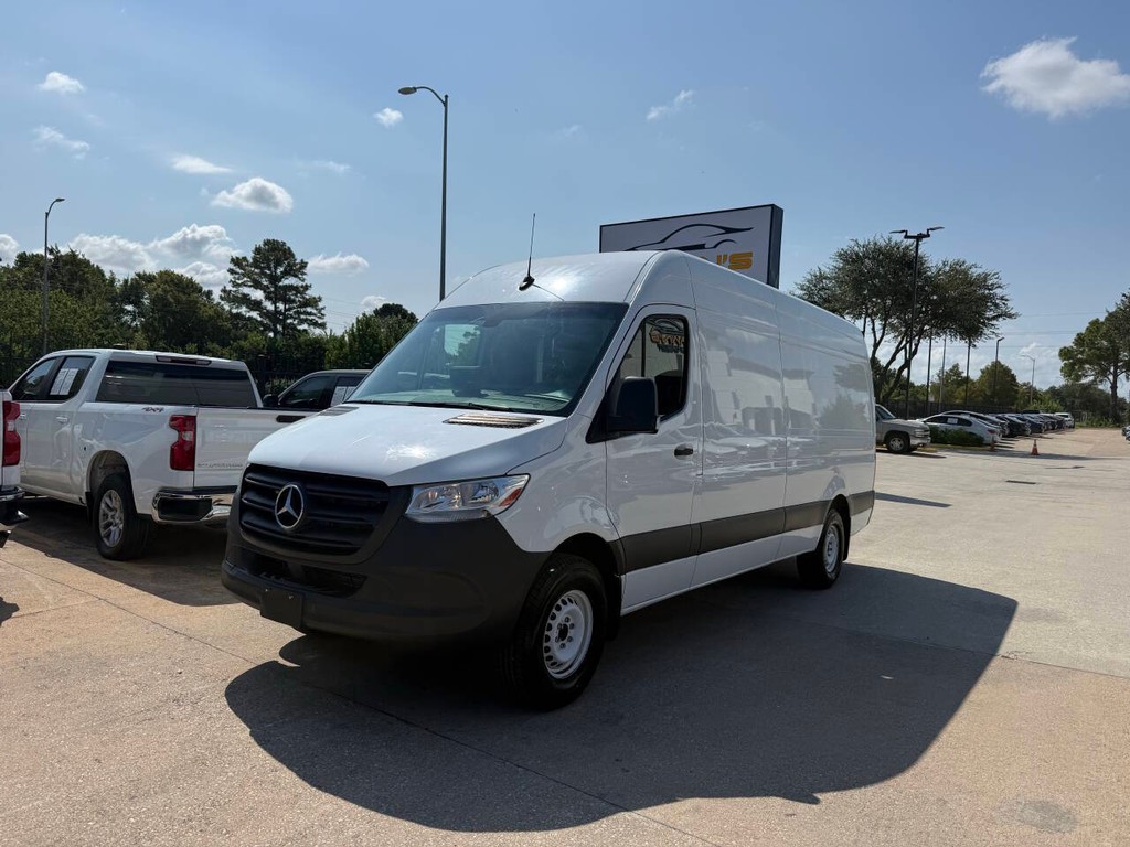 Mercedes-Benz Sprinter Cargo Van Vehicle Full-screen Gallery Image 03