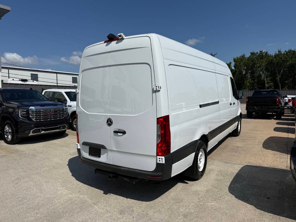 Mercedes-Benz Sprinter Cargo Van Vehicle Full-screen Gallery Image 05