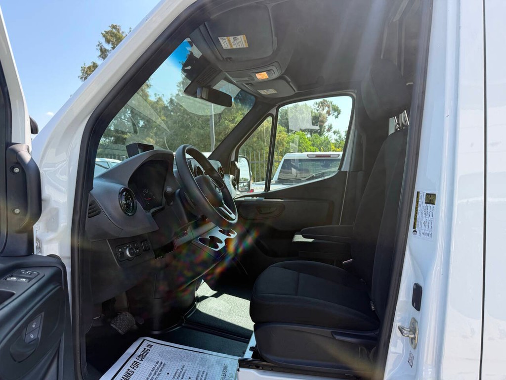 Mercedes-Benz Sprinter Cargo Van Vehicle Full-screen Gallery Image 07