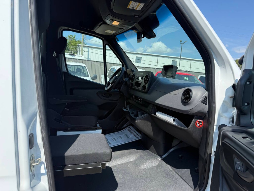 Mercedes-Benz Sprinter Cargo Van Vehicle Full-screen Gallery Image 10