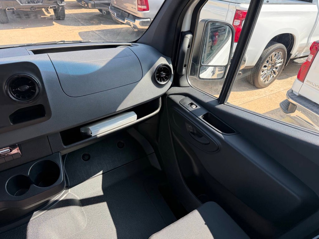 Mercedes-Benz Sprinter Cargo Van Vehicle Full-screen Gallery Image 15
