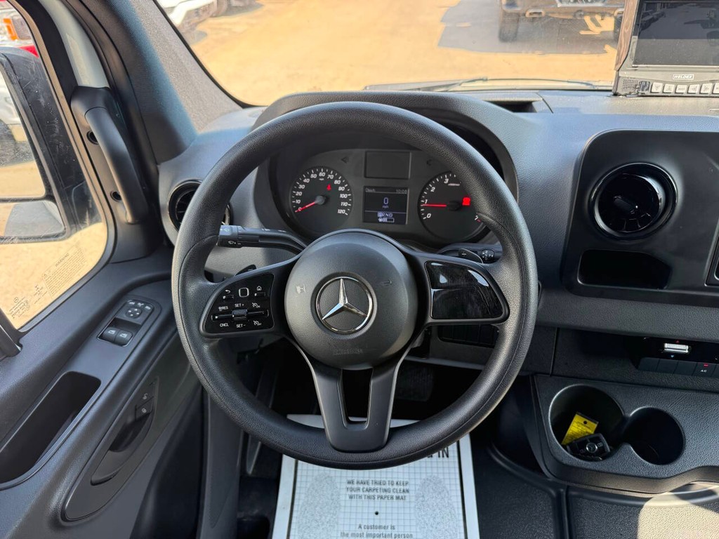 Mercedes-Benz Sprinter Cargo Van Vehicle Full-screen Gallery Image 17