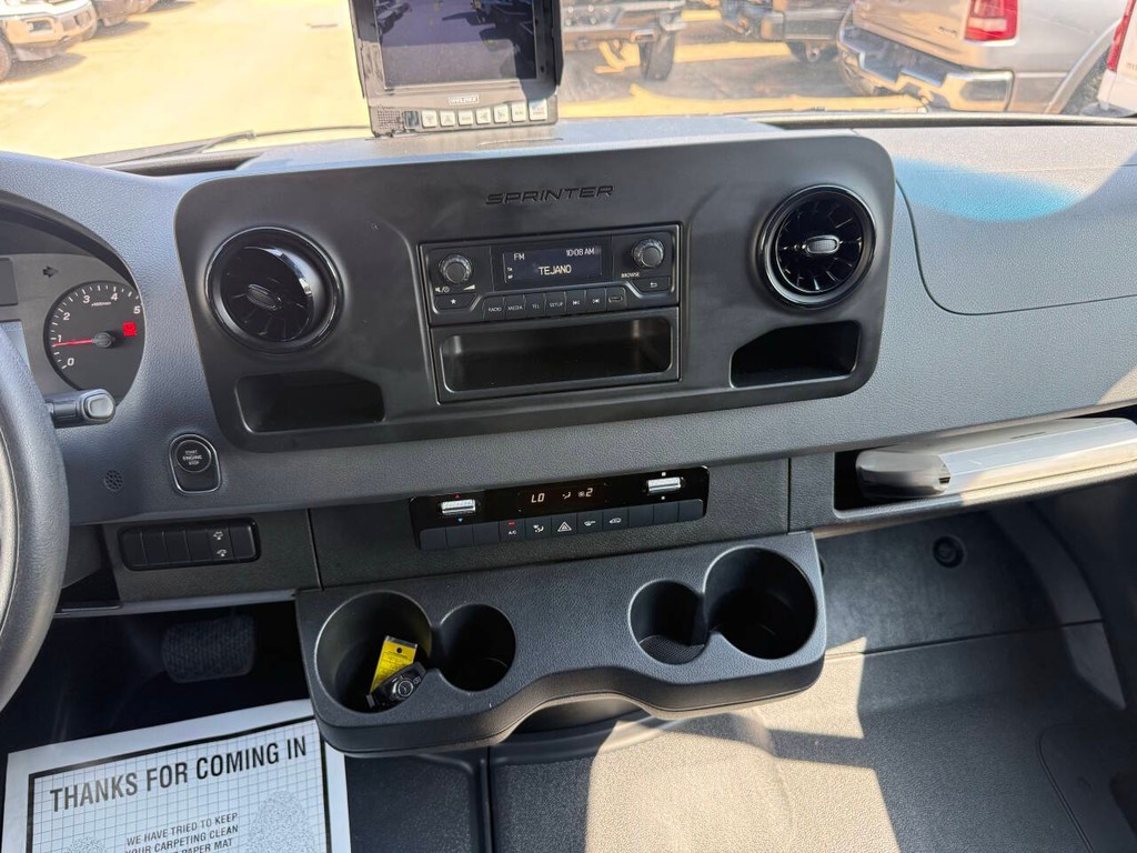 Mercedes-Benz Sprinter Cargo Van Vehicle Full-screen Gallery Image 19