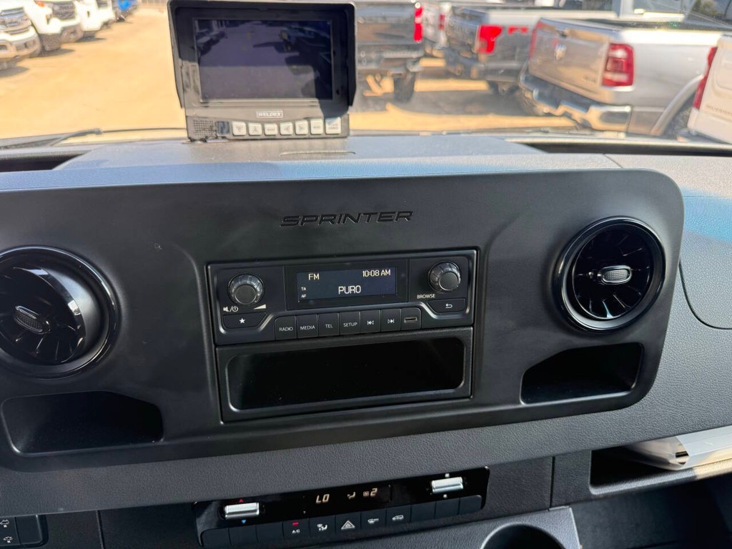 Mercedes-Benz Sprinter Cargo Van Vehicle Full-screen Gallery Image 20