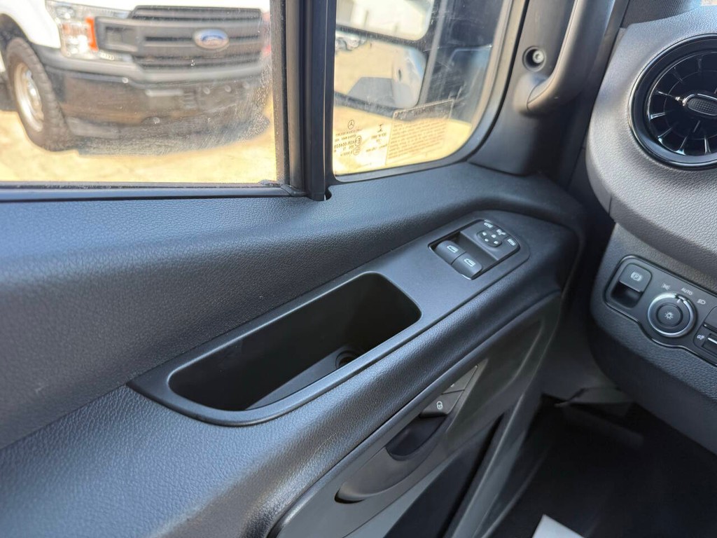 Mercedes-Benz Sprinter Cargo Van Vehicle Full-screen Gallery Image 24