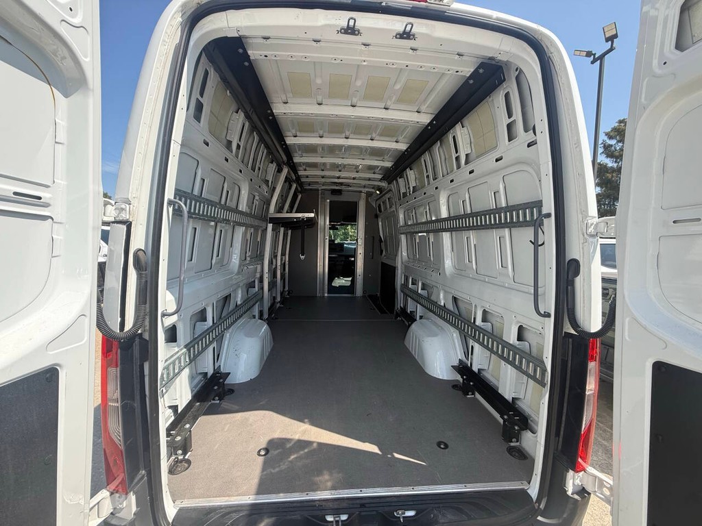 Mercedes-Benz Sprinter Cargo Van Vehicle Full-screen Gallery Image 31