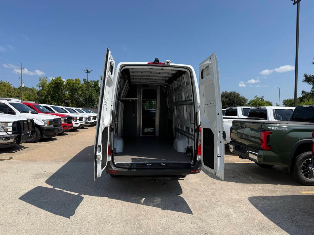 Mercedes-Benz Sprinter Cargo Van Vehicle Full-screen Gallery Image 33