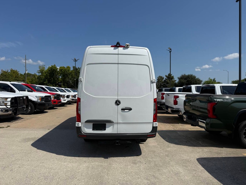 Mercedes-Benz Sprinter Cargo Van Vehicle Full-screen Gallery Image 34