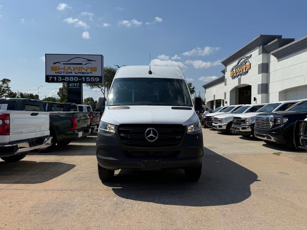 Mercedes-Benz Sprinter Cargo Van Vehicle Full-screen Gallery Image 36