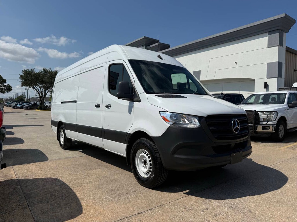 Mercedes-Benz Sprinter Cargo Van Vehicle Full-screen Gallery Image 37