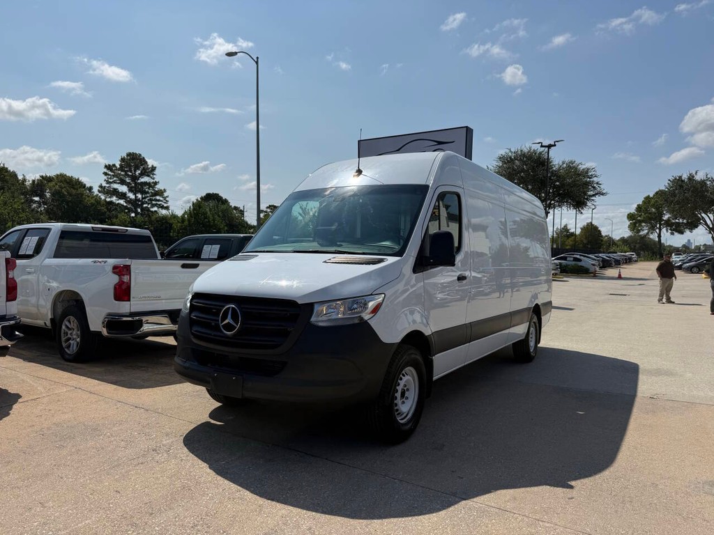 Mercedes-Benz Sprinter Cargo Van Vehicle Full-screen Gallery Image 38