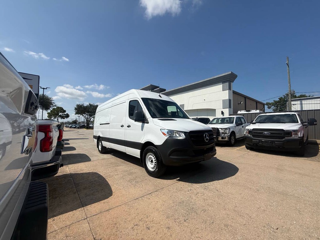 Mercedes-Benz Sprinter Cargo Van Vehicle Full-screen Gallery Image 39