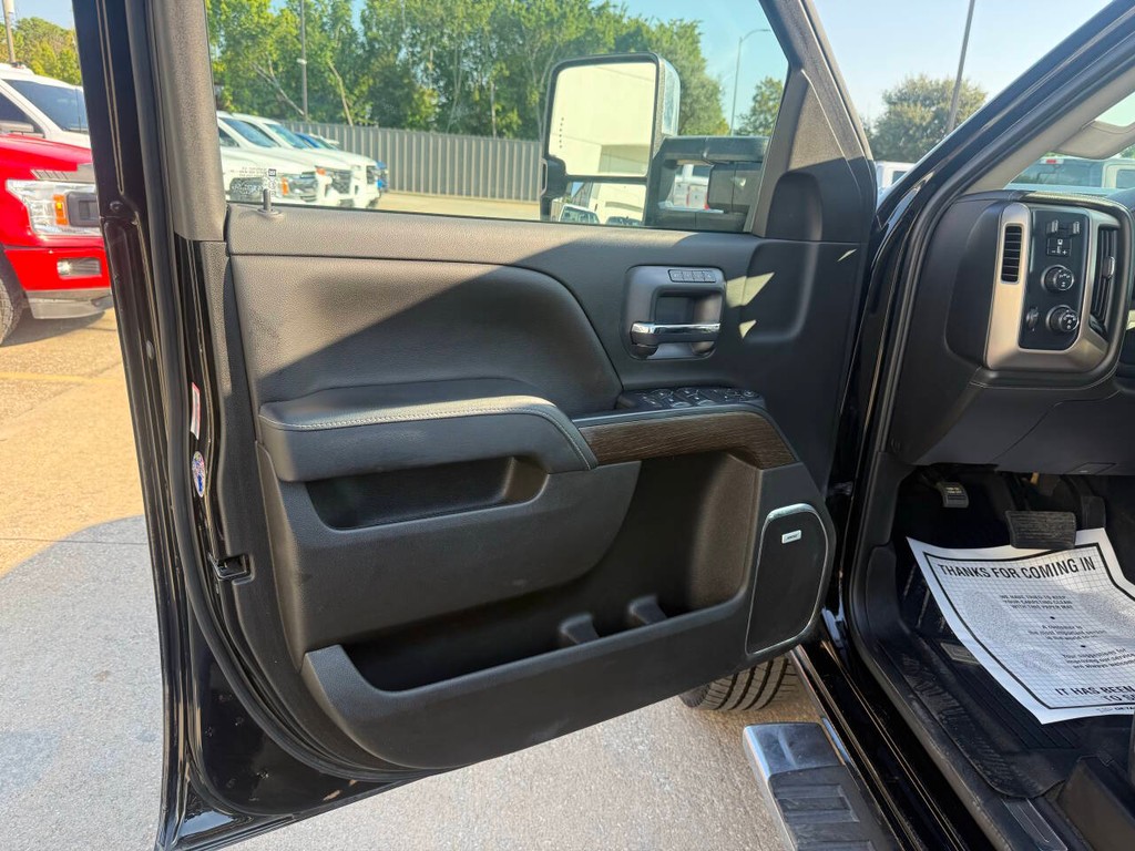 GMC Sierra 2500HD Vehicle Full-screen Gallery Image 08