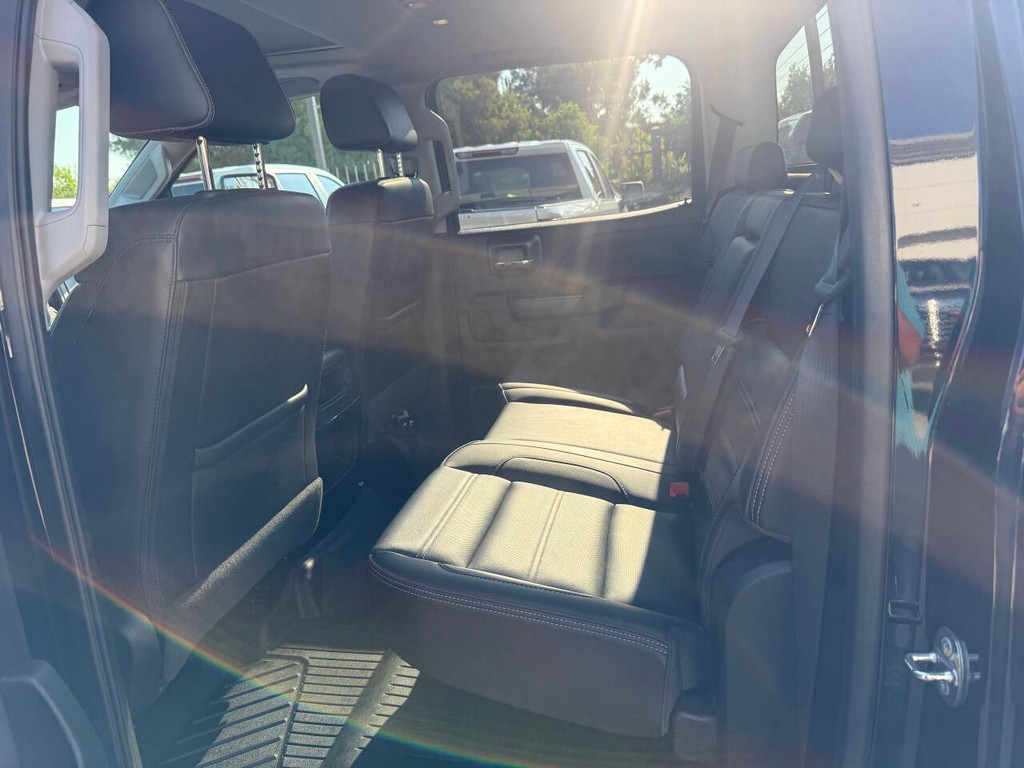 GMC Sierra 2500HD Vehicle Full-screen Gallery Image 13