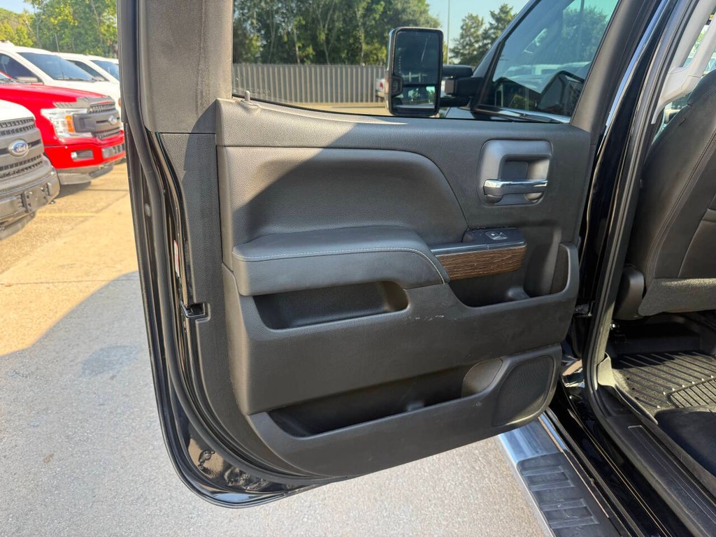 GMC Sierra 2500HD Vehicle Full-screen Gallery Image 14
