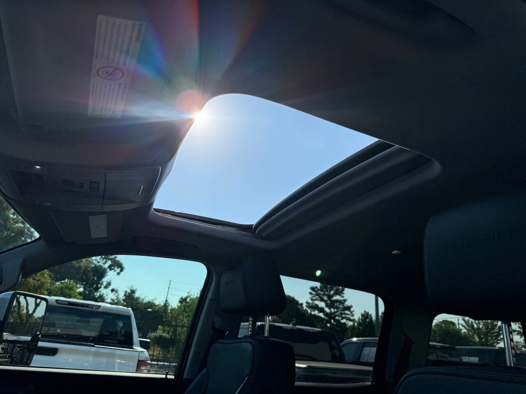 GMC Sierra 2500HD Vehicle Full-screen Gallery Image 33