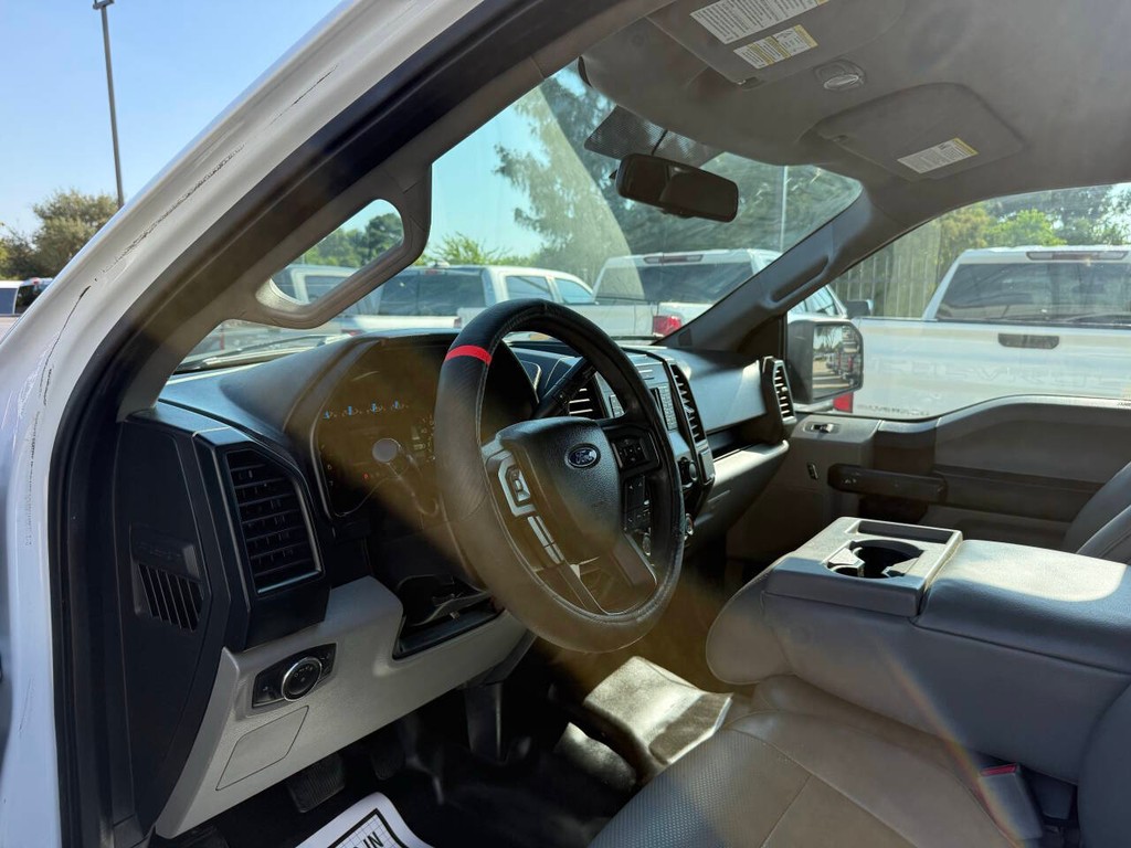 Ford F-150 Vehicle Full-screen Gallery Image 06