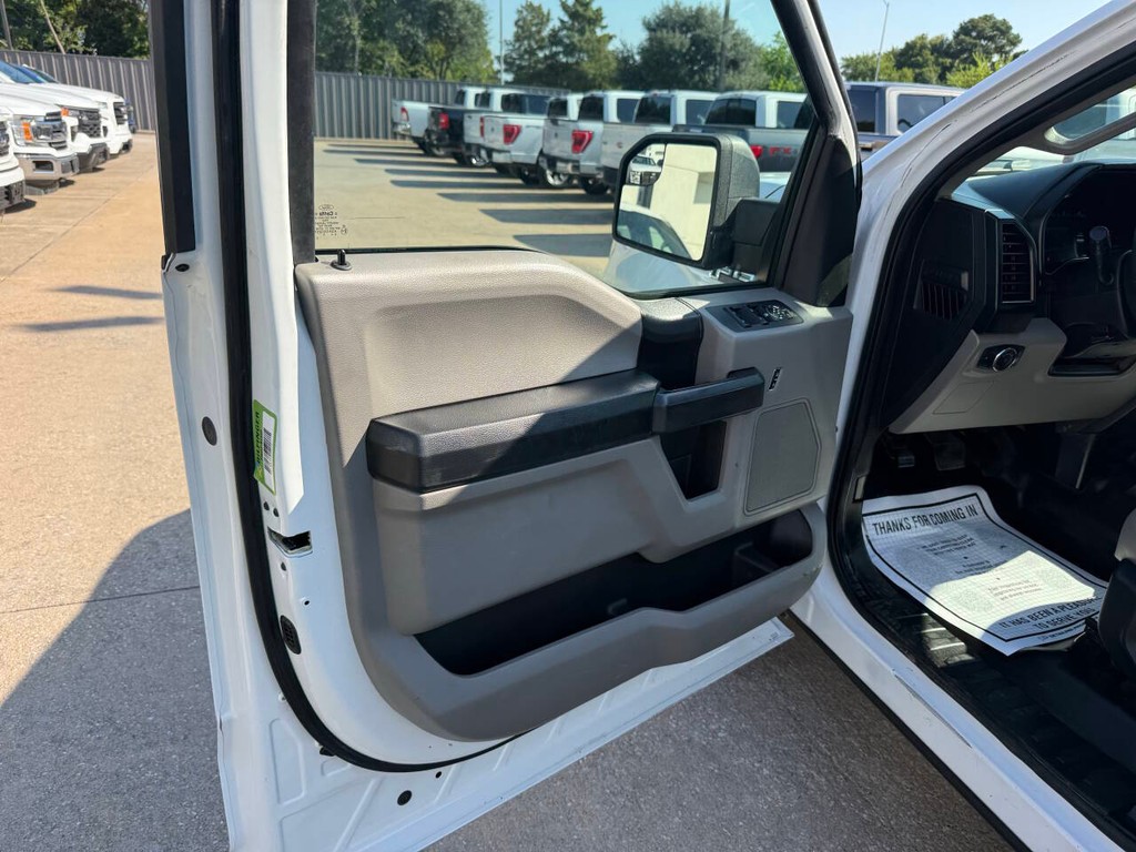 Ford F-150 Vehicle Full-screen Gallery Image 08