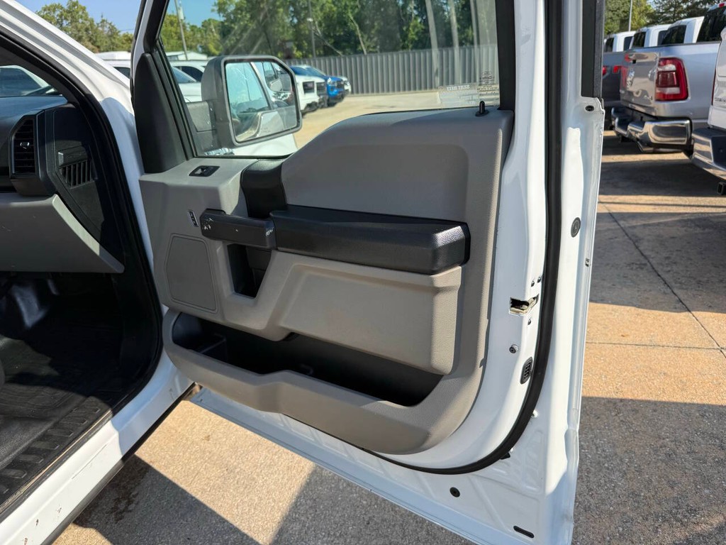 Ford F-150 Vehicle Full-screen Gallery Image 11