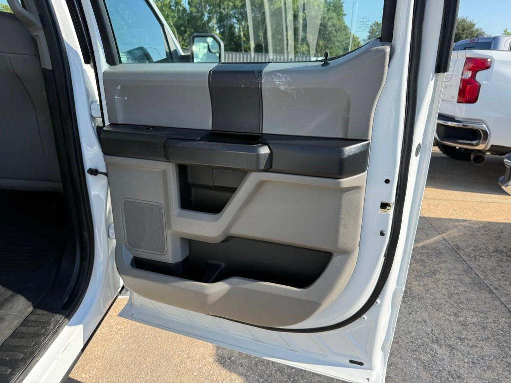 Ford F-150 Vehicle Full-screen Gallery Image 16