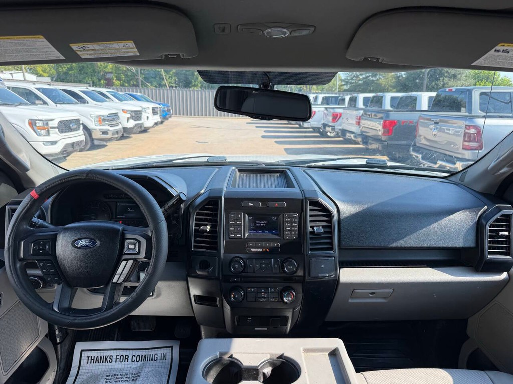 Ford F-150 Vehicle Full-screen Gallery Image 17
